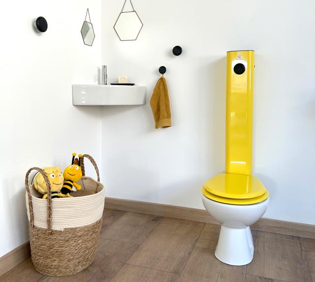 Jaune pop : la couleur qui réveille la décoration… jusque dans les toilettes