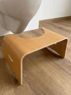 Tabouret en bois verni avec poignées
