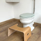 Tabouret en bois verni avec poignées