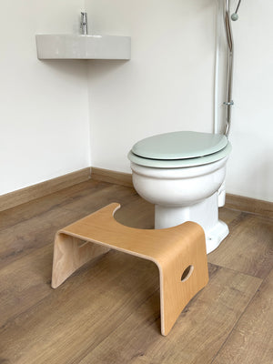 Tabouret en bois verni avec poignées